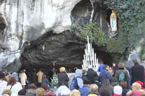 Lourdes messe à la grotte